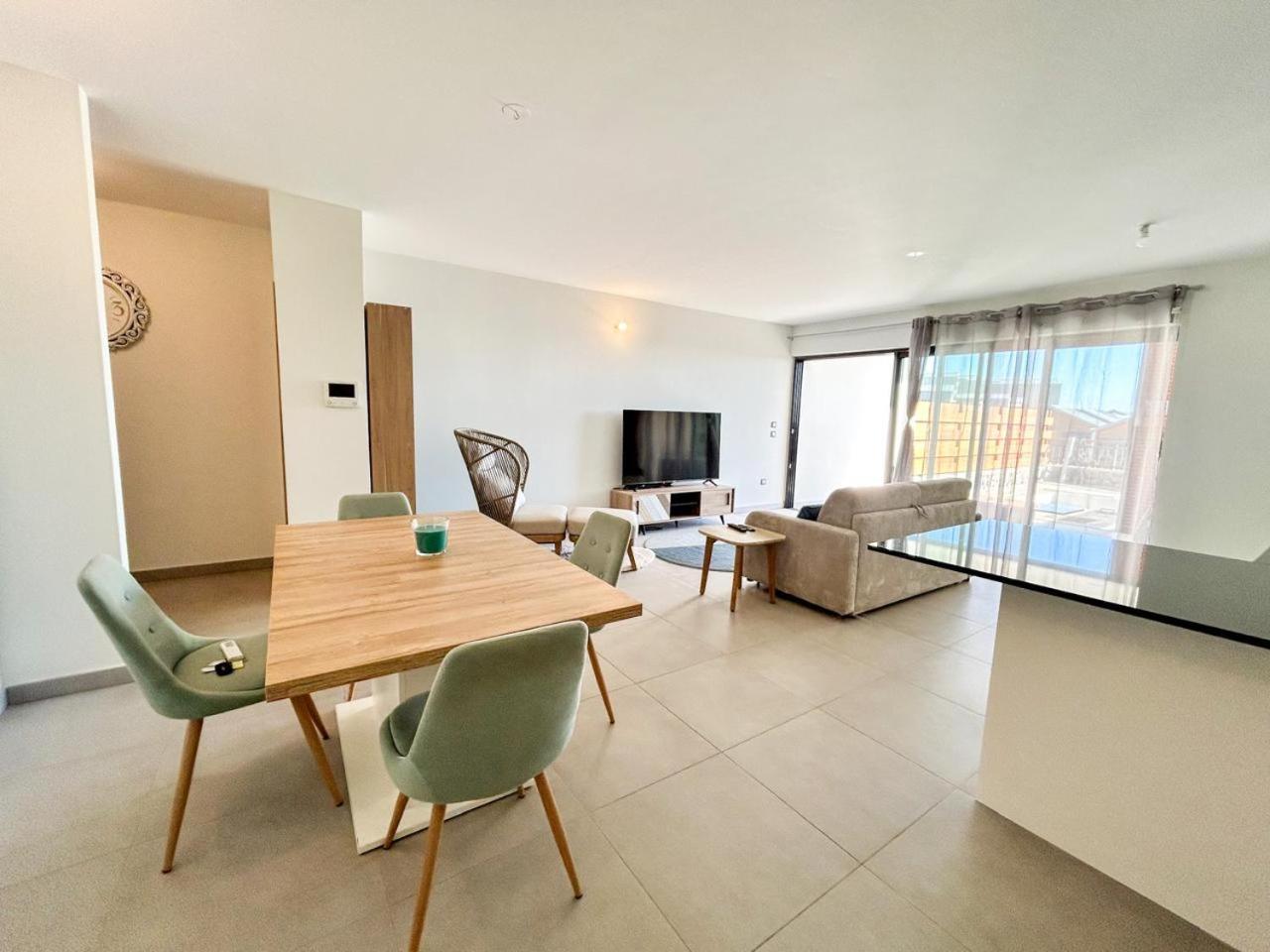 Le Reve Bleu Grand Anse Apartment Petite Île Екстериор снимка