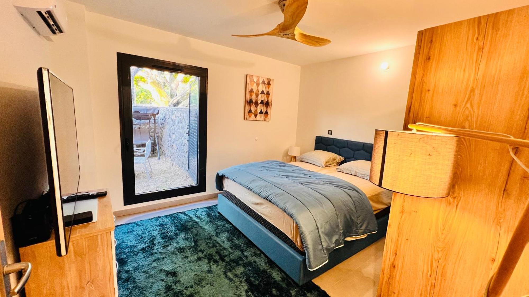 Le Reve Bleu Grand Anse Apartment Petite Île Екстериор снимка