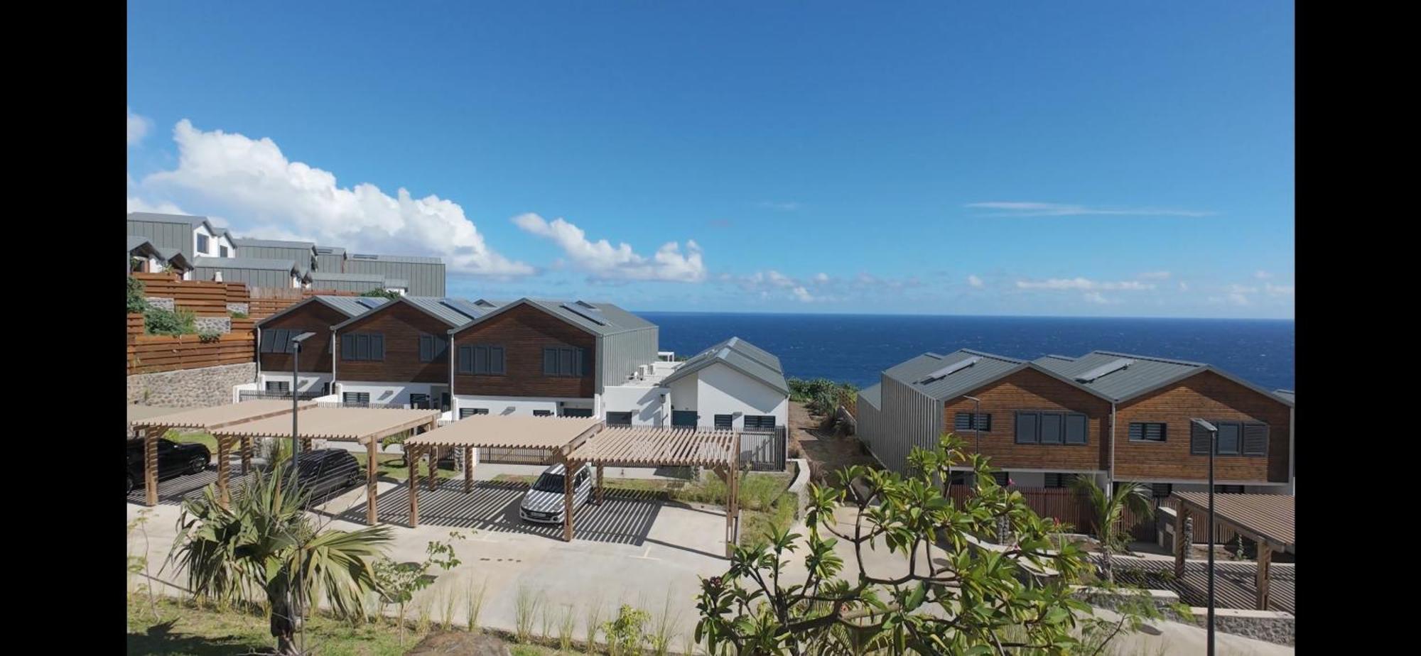 Le Reve Bleu Grand Anse Apartment Petite Île Екстериор снимка